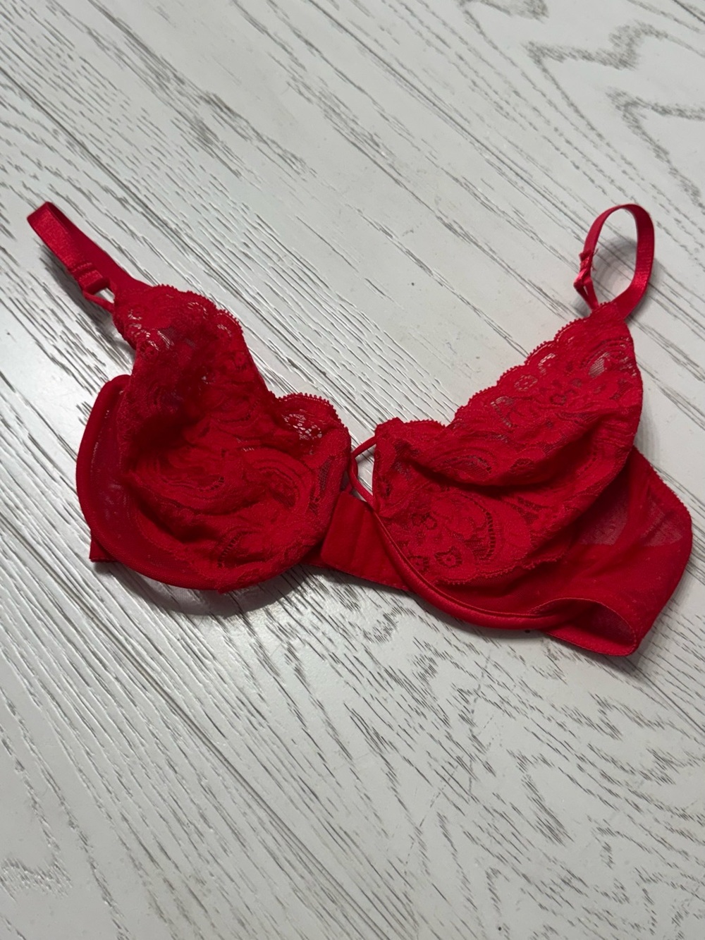 Victoria's Secret Red Lace Underwire Bra - Picture 2 of 3
